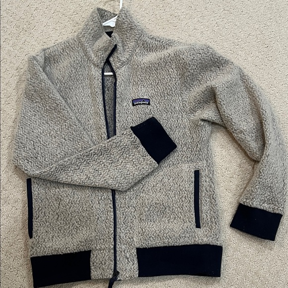 Patagonia Cream and Black Fleece Jacket - Picture 1 of 4